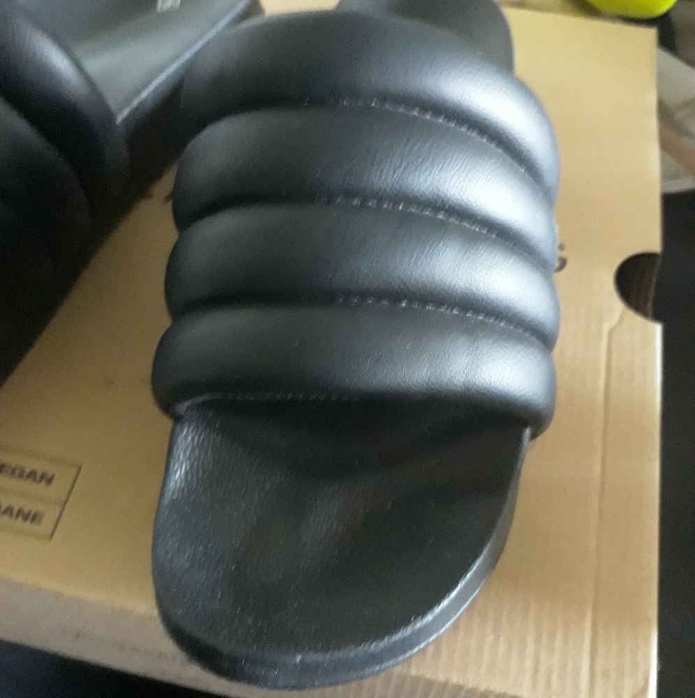 EUC Casual Puffy  Slides Size 10